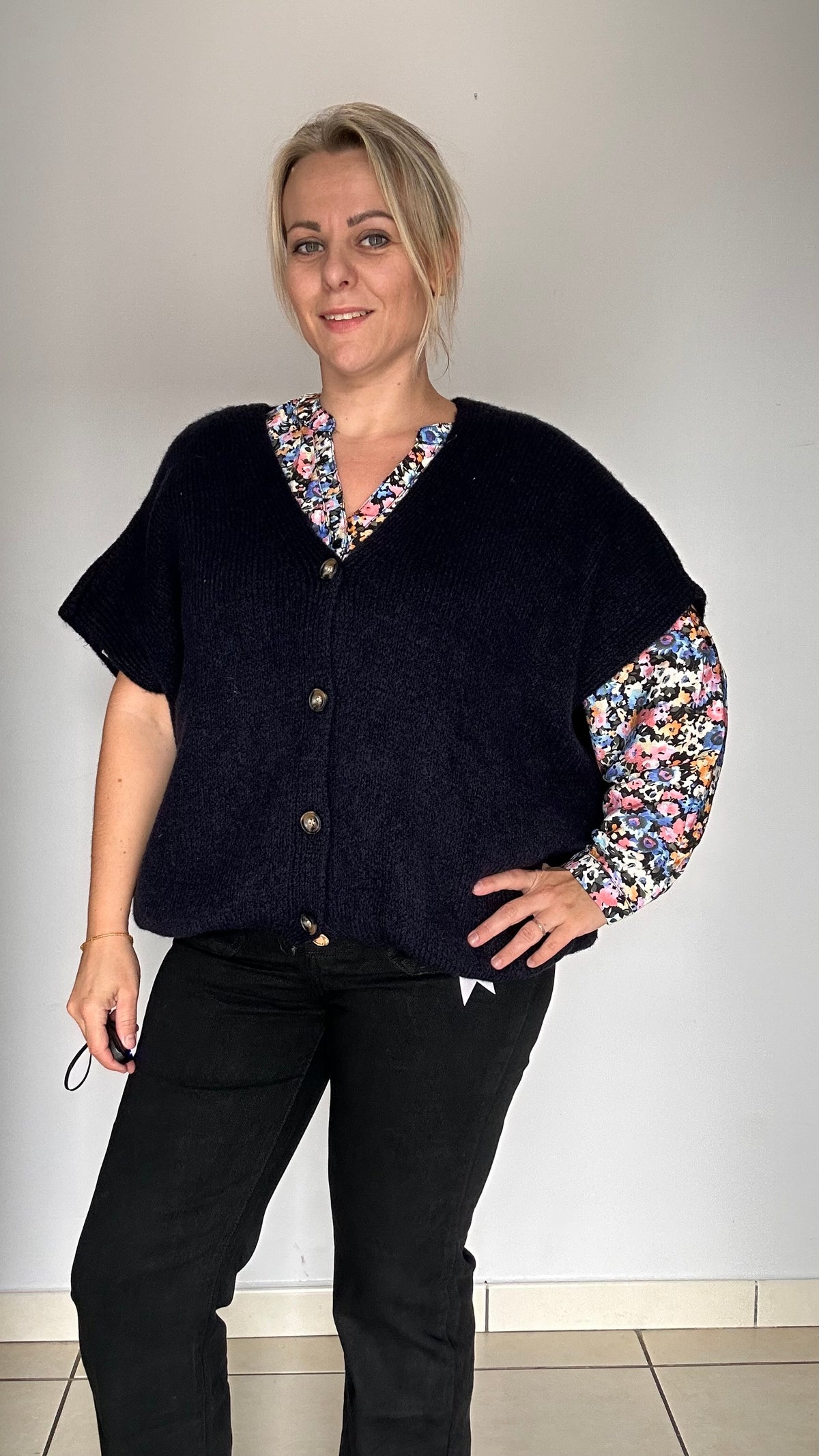 🌸 Blouse fleurie sur fond noir