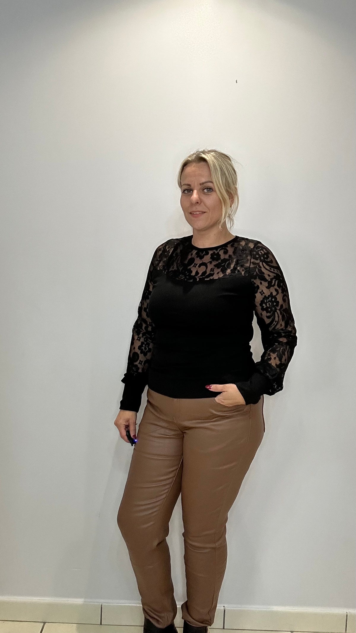 Top raffiné en dentelle
