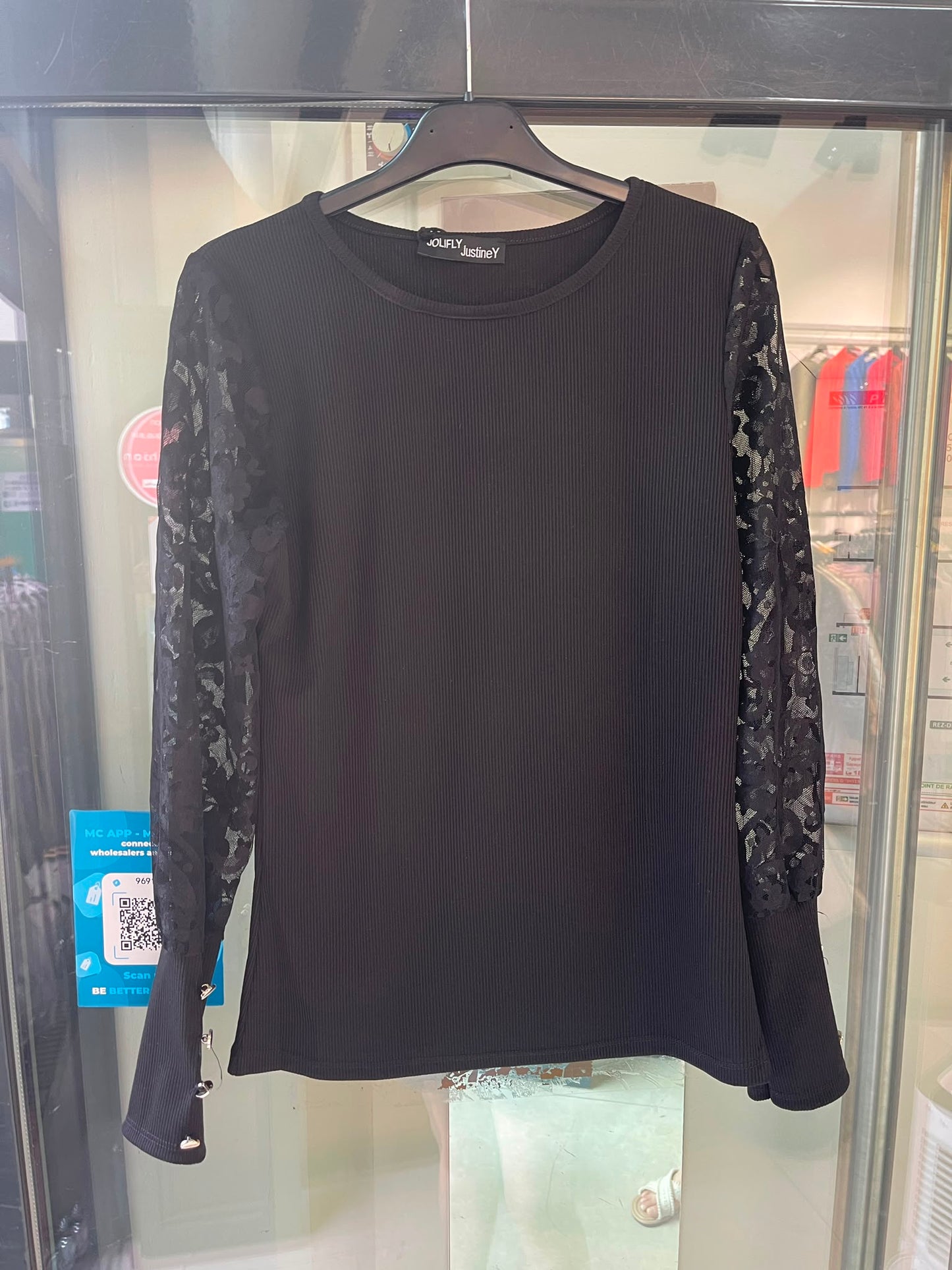 Top chic et élégant avec 
manches dentelles