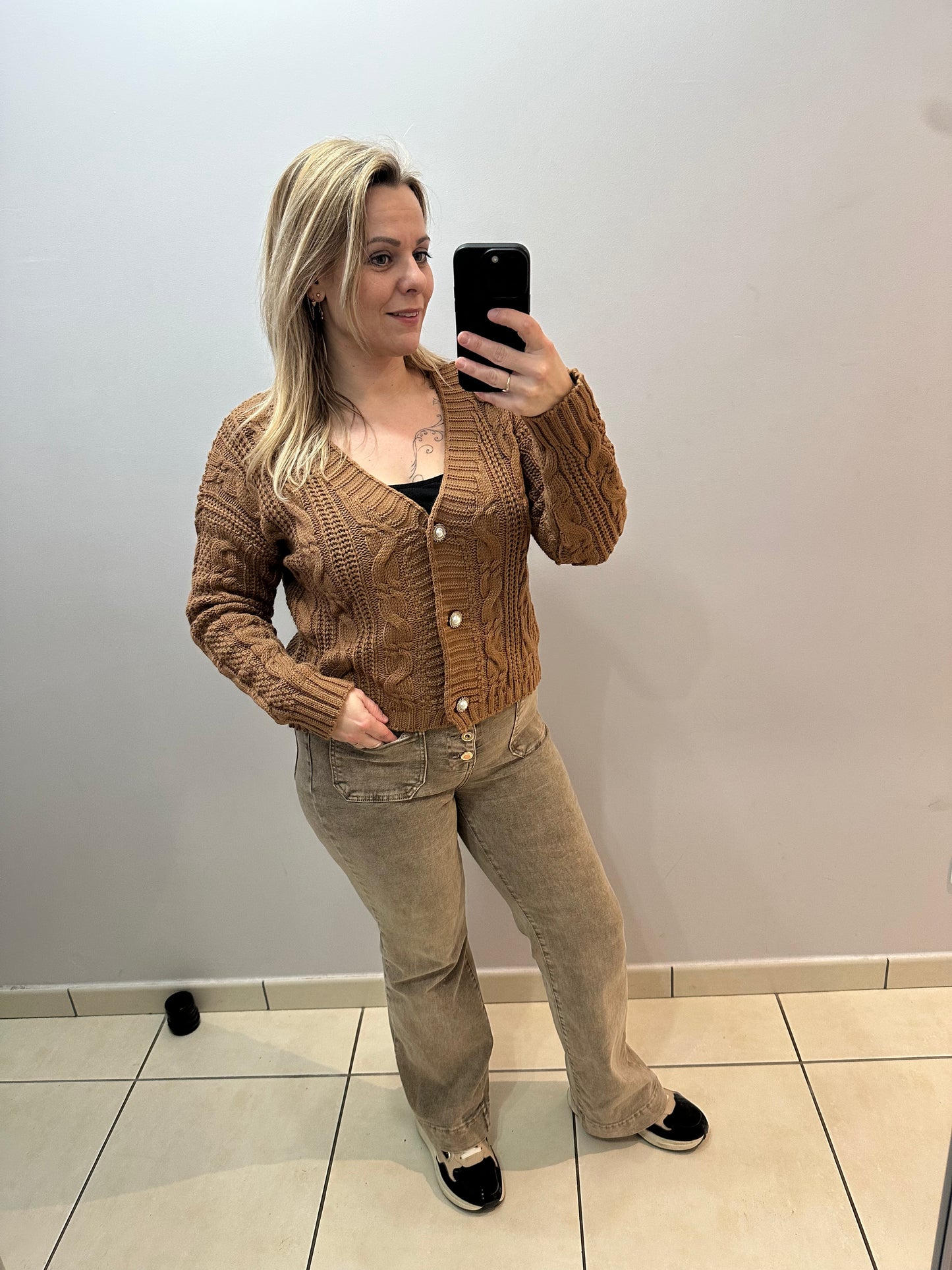 Gilet maille torsadée boutonné – style chic & cosy