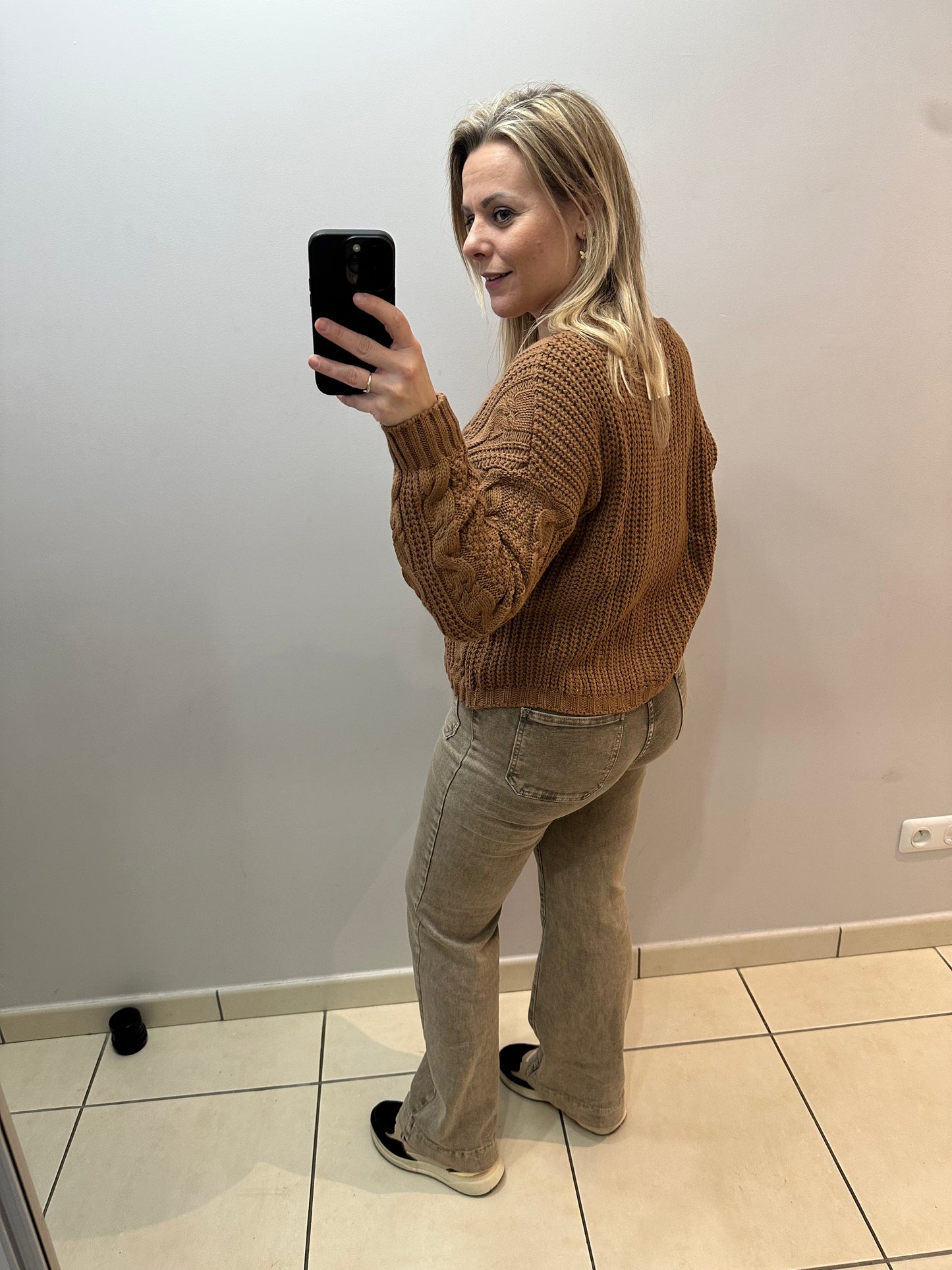 Gilet maille torsadée boutonné – style chic & cosy