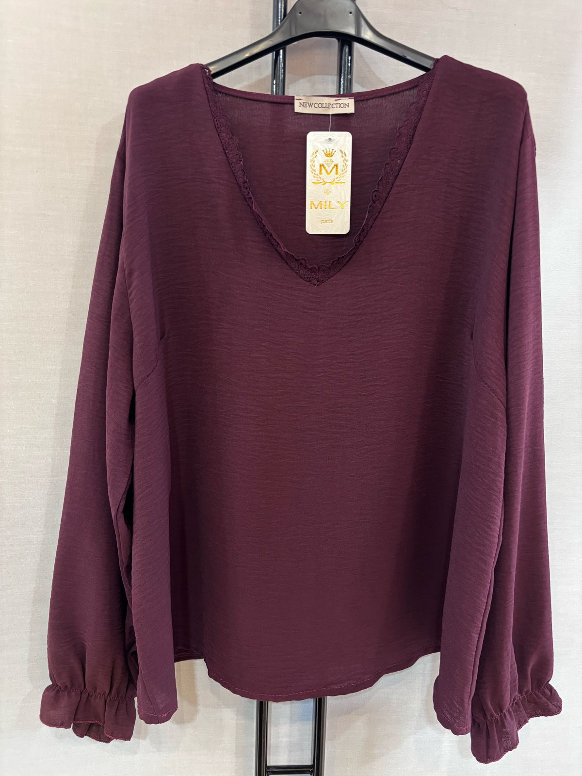 Blouse élégante bordée de dentelle ✨