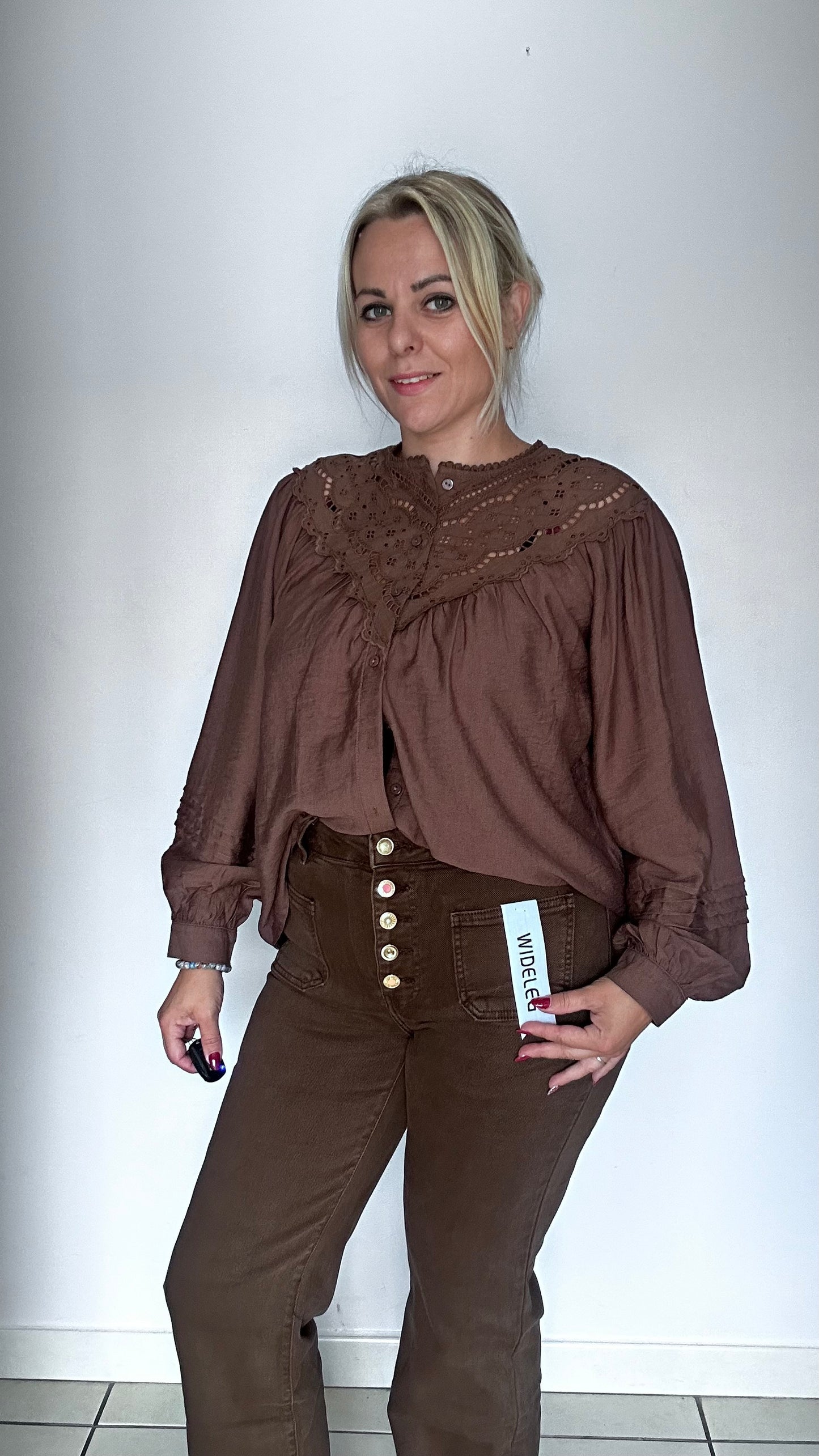 Blouse chocolat avec détail au col 🤎