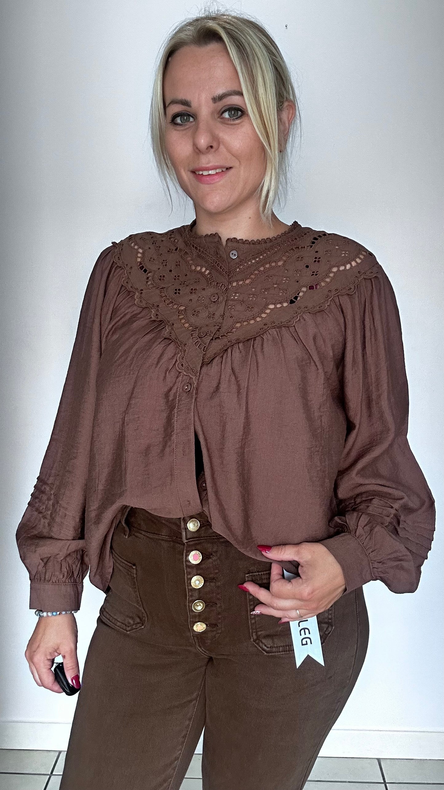 Blouse chocolat avec détail au col 🤎