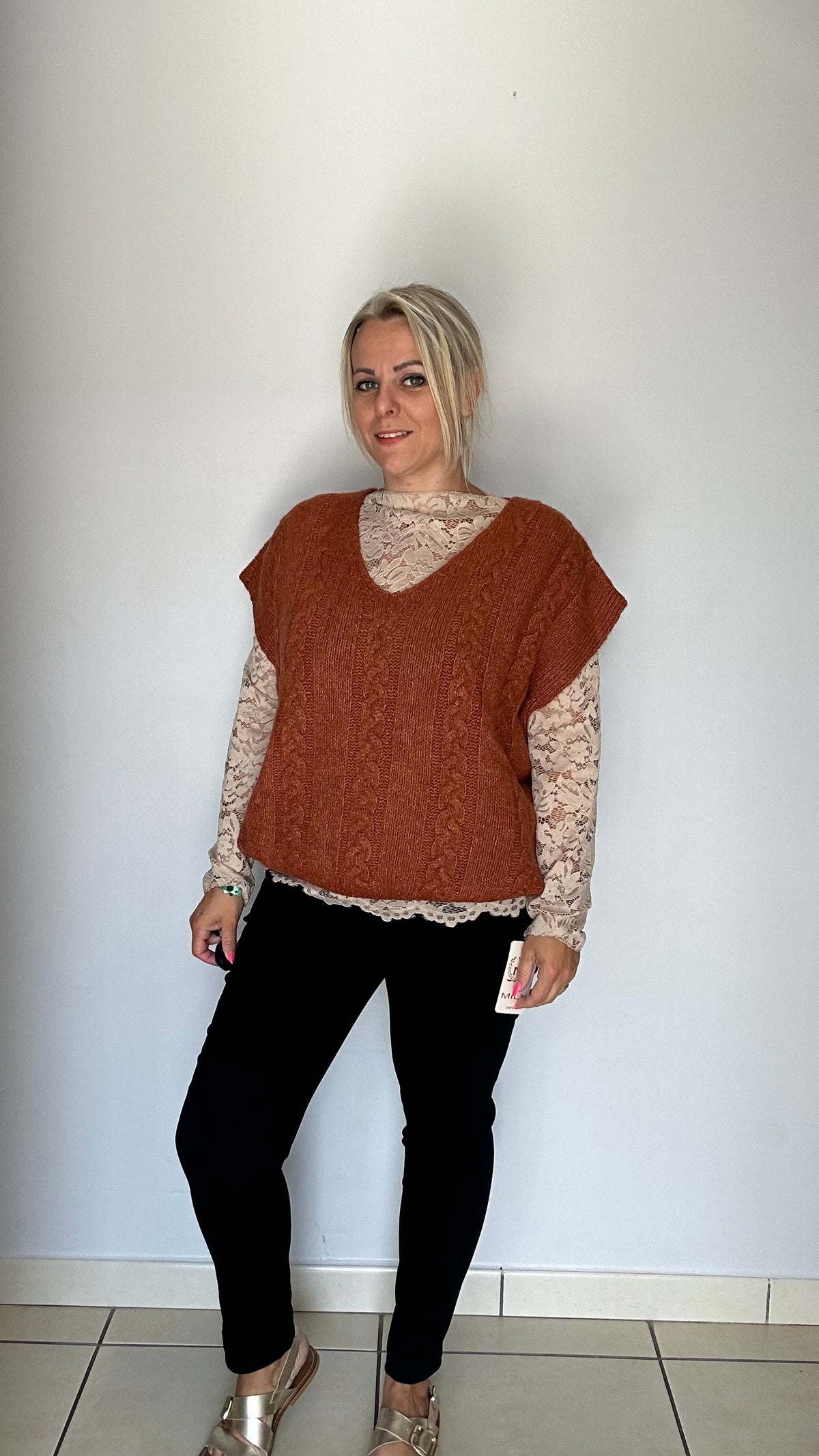 Pull sans manches en maille torsadée 🤍
