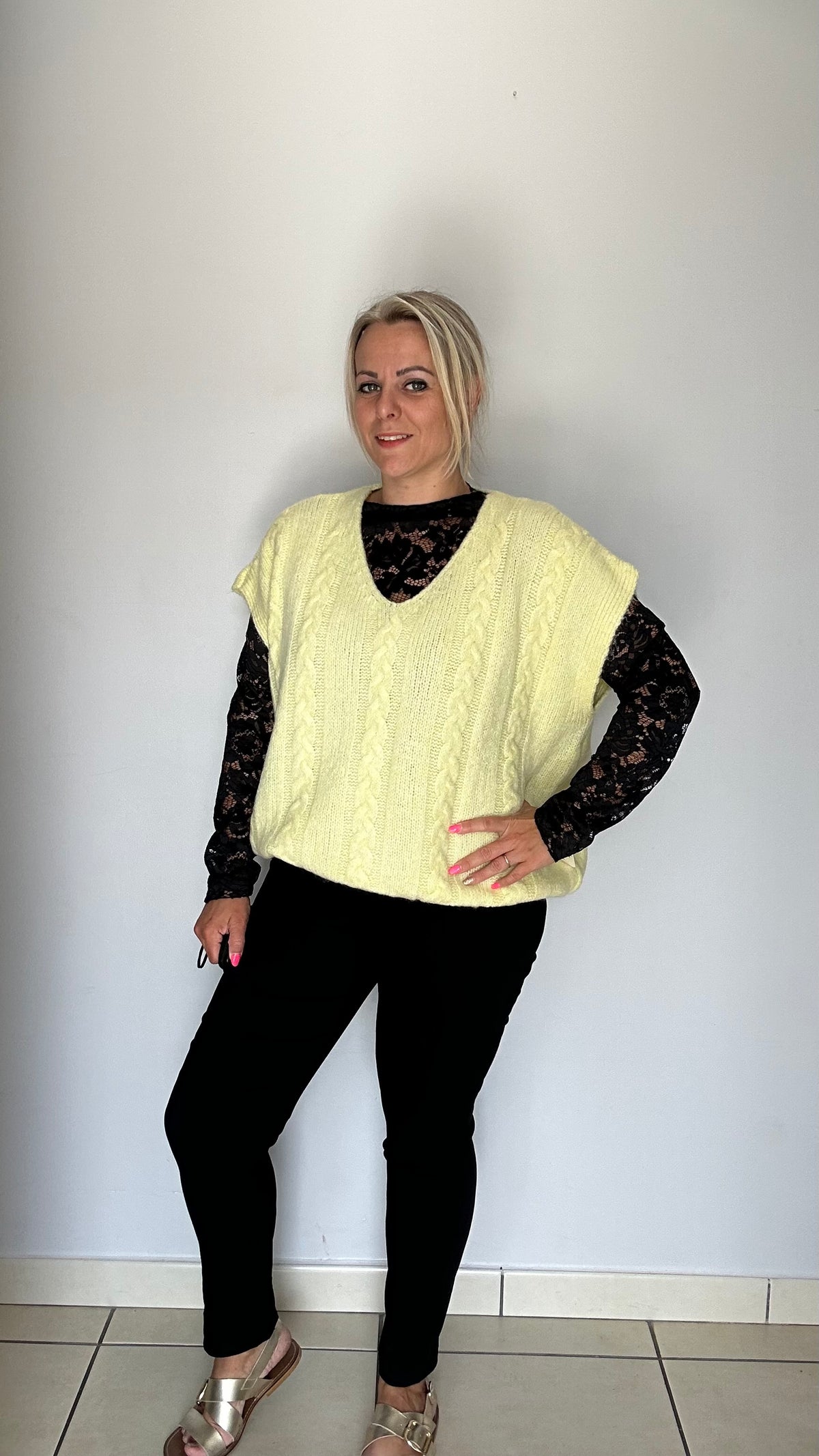 Pull sans manches en maille torsadée 🤍