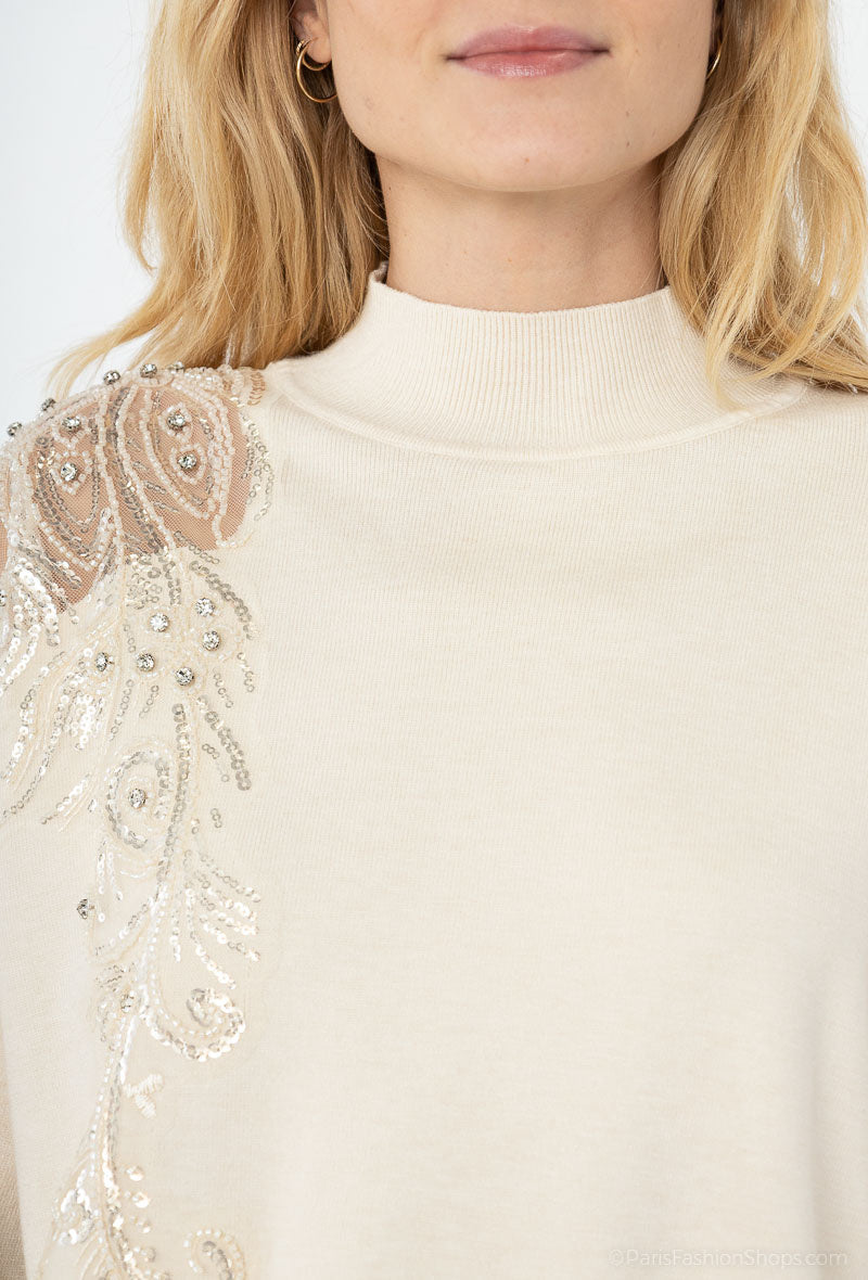 Pull en maille fluide oversize avec détail strasses et perles transparence