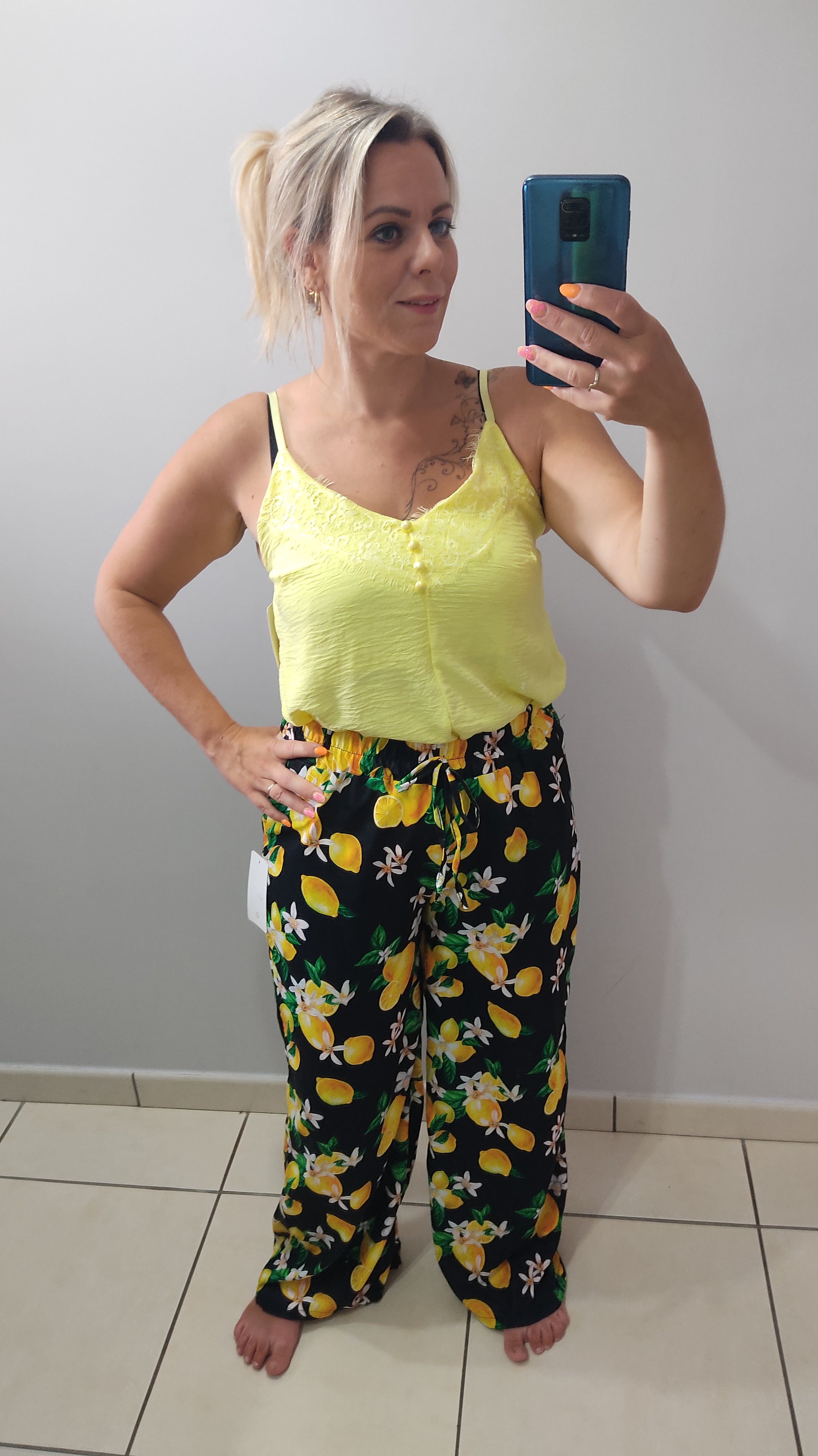 Pantalon noir et citron