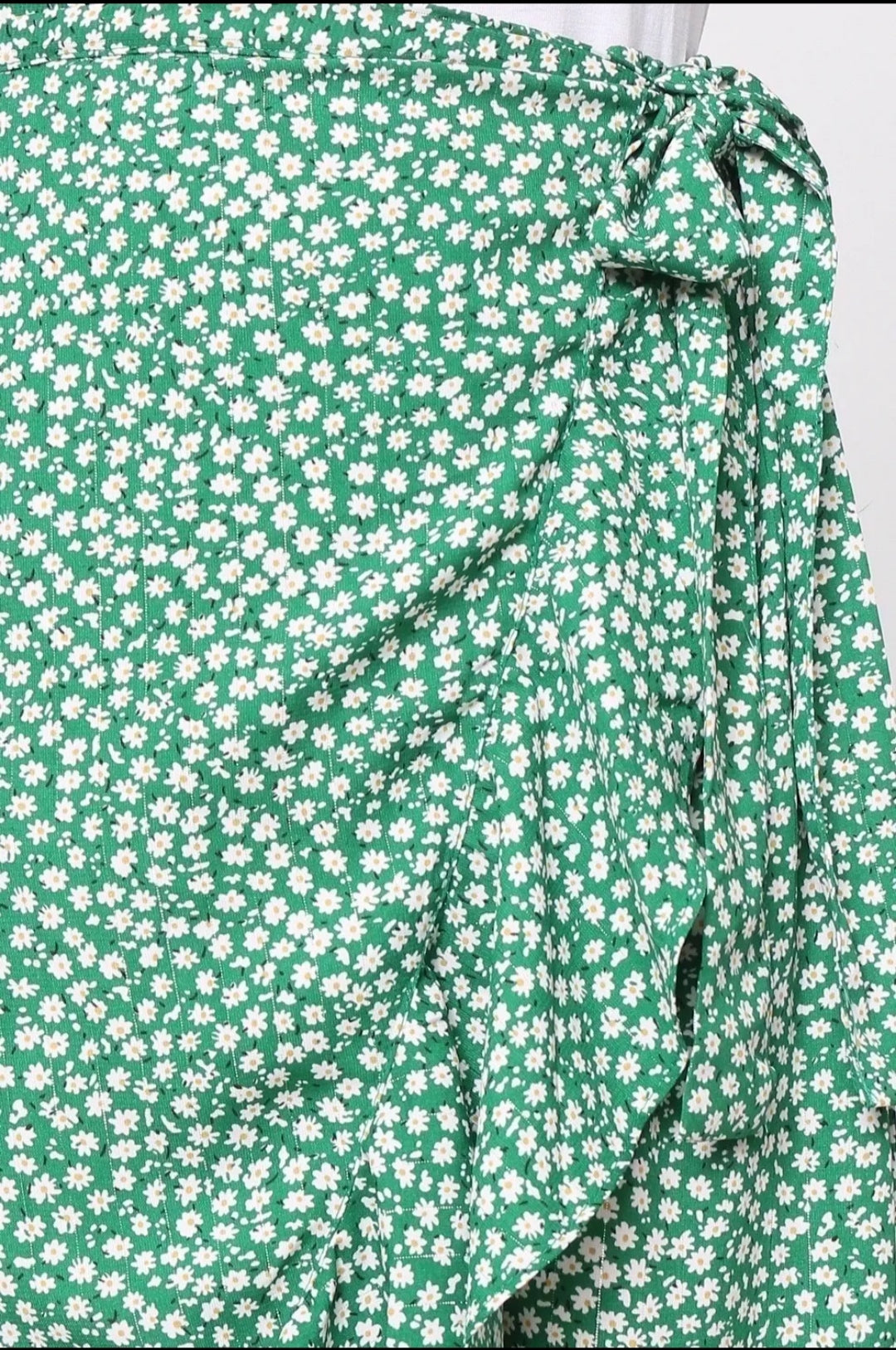 Jupe verte petite fleur blanche
