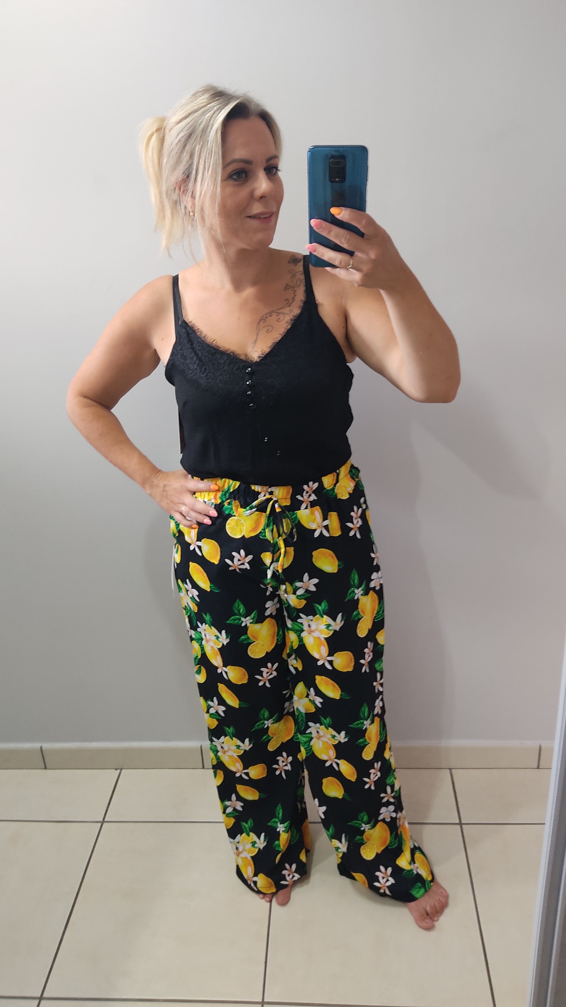 Pantalon noir et citron